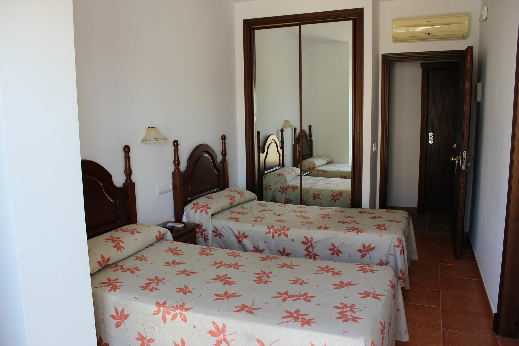 Hostal Jadraza ซาฮารา เด ลอส อาตูเนส ภายนอก รูปภาพ